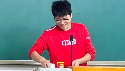 痛心!37岁大学副教授离世,“从小吃了特别多的苦”……