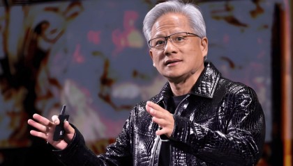 英伟达破“5”，黄仁勋登顶全球华人首富