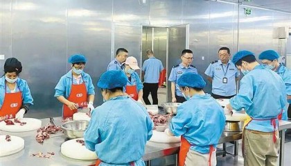 市市场监管局联合市公安局开展“双节”食品安全专项执法检查行动