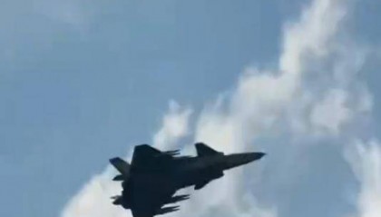 挂满14枚导弹，狙杀还是屠杀？歼-20野兽模式，预示西太平洋变天