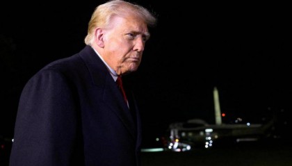 中美连谈2天，特朗普场外让步，撤100%关税，新加坡：中国是强国