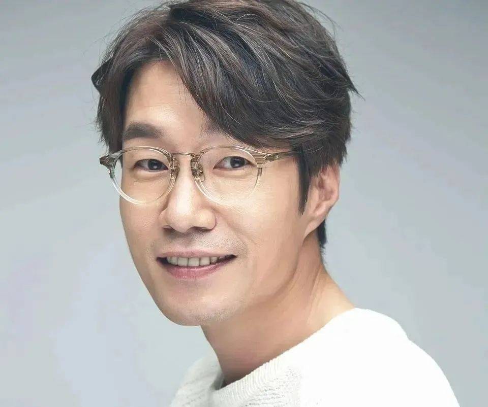 55岁男演员被发现在车内去世，此前因酒驾被逮捕，曾出演《请回答1988》《素媛》