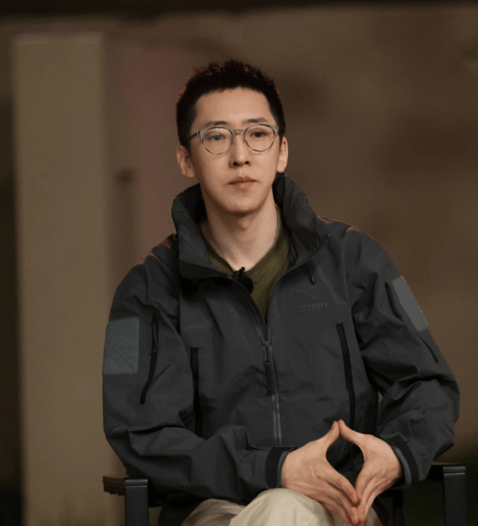 她晒离婚证，明确表示已离异