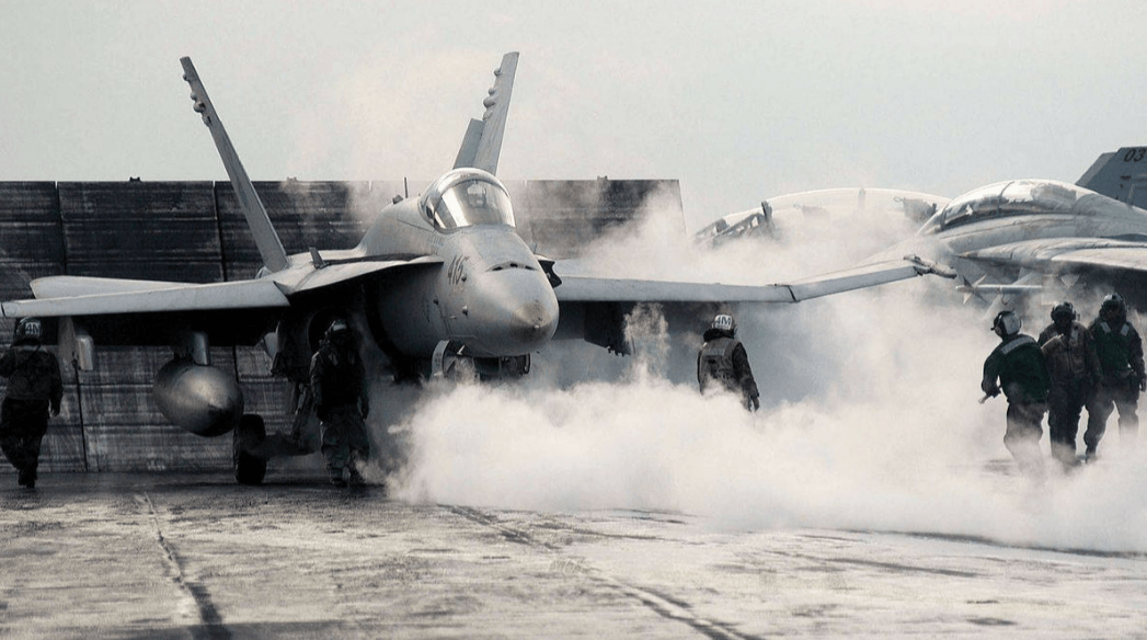 福建舰电弹歼-35后，美国人很会自我安慰：幸好我们蒸汽弹射还是第一