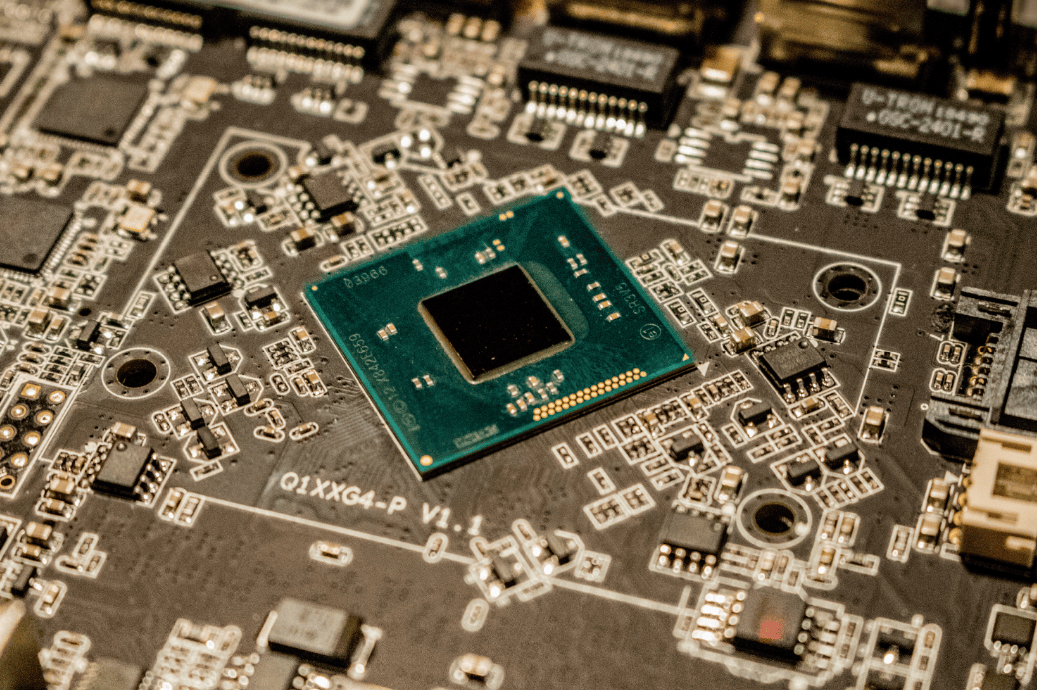 中美对决，首个冤大头自投罗网，中国杀鸡儆猴，3个危险信号曝光