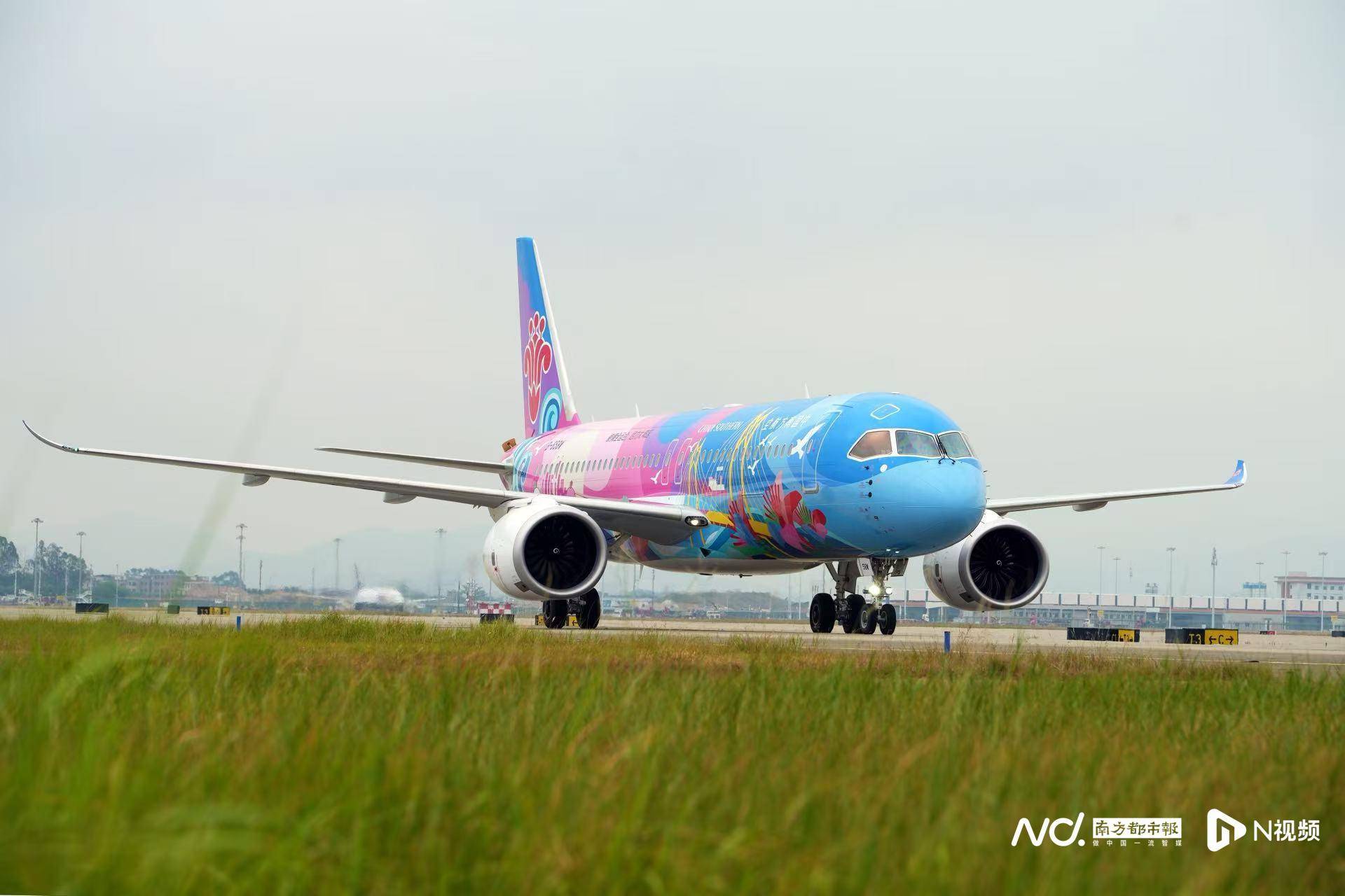广州白云机场起飞！国内首架C919全运会主题彩绘机首航